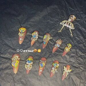 Decorative Nail Art Set with Gold Accents